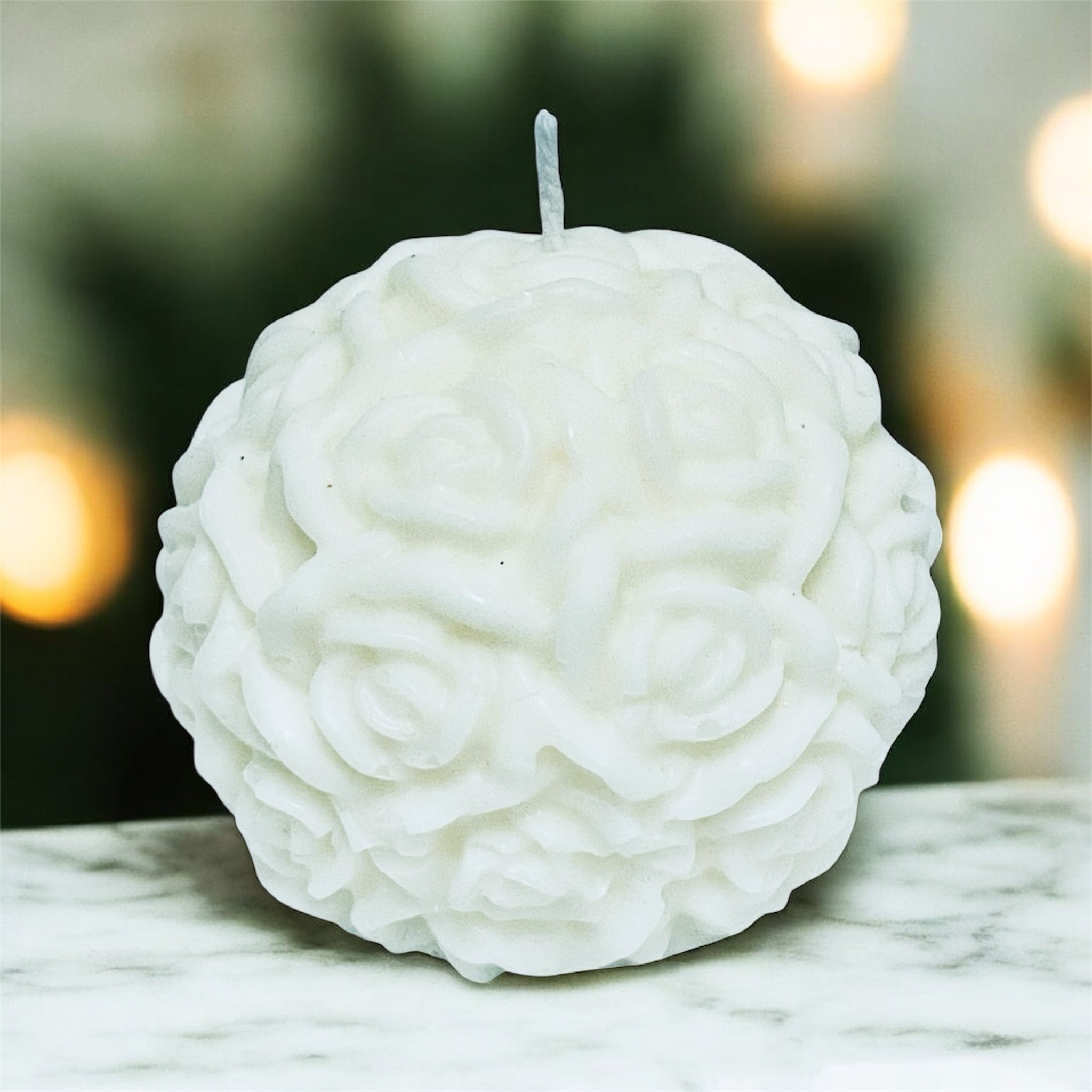 Sfera di Rose - L'Eleganza della Natura in Cera